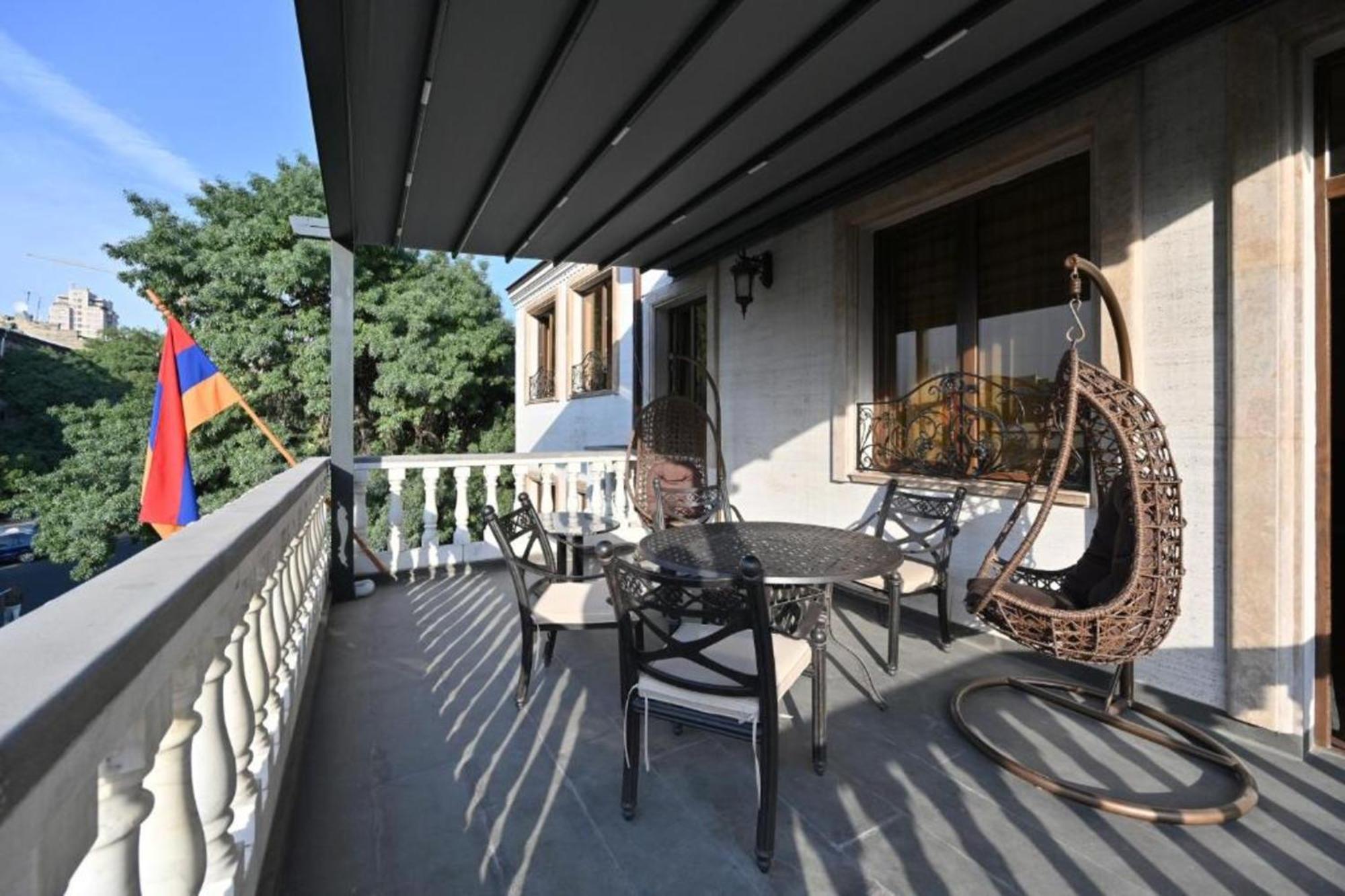 Partez Hotel Ереван Екстериор снимка