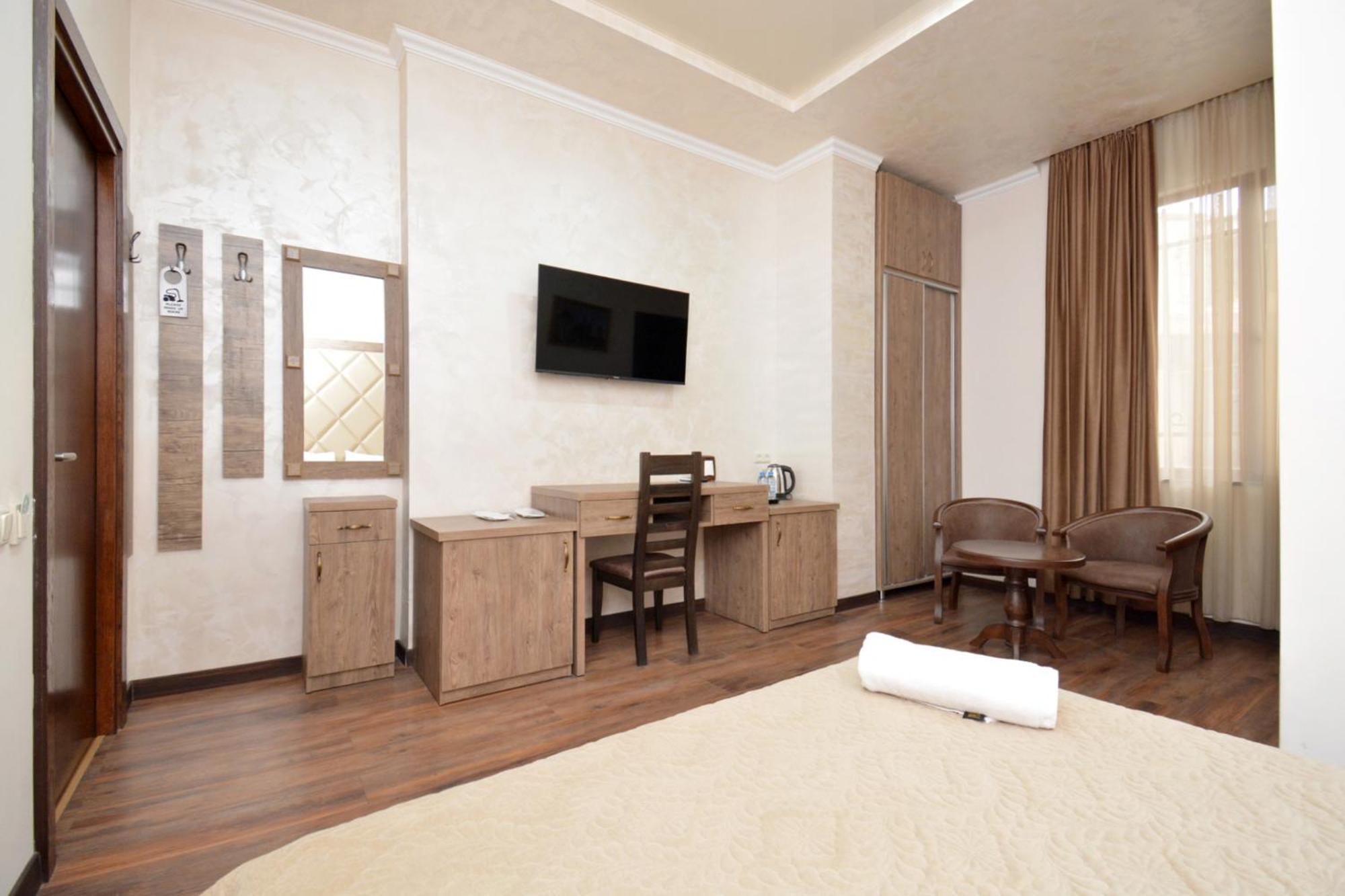 Partez Hotel Ереван Екстериор снимка