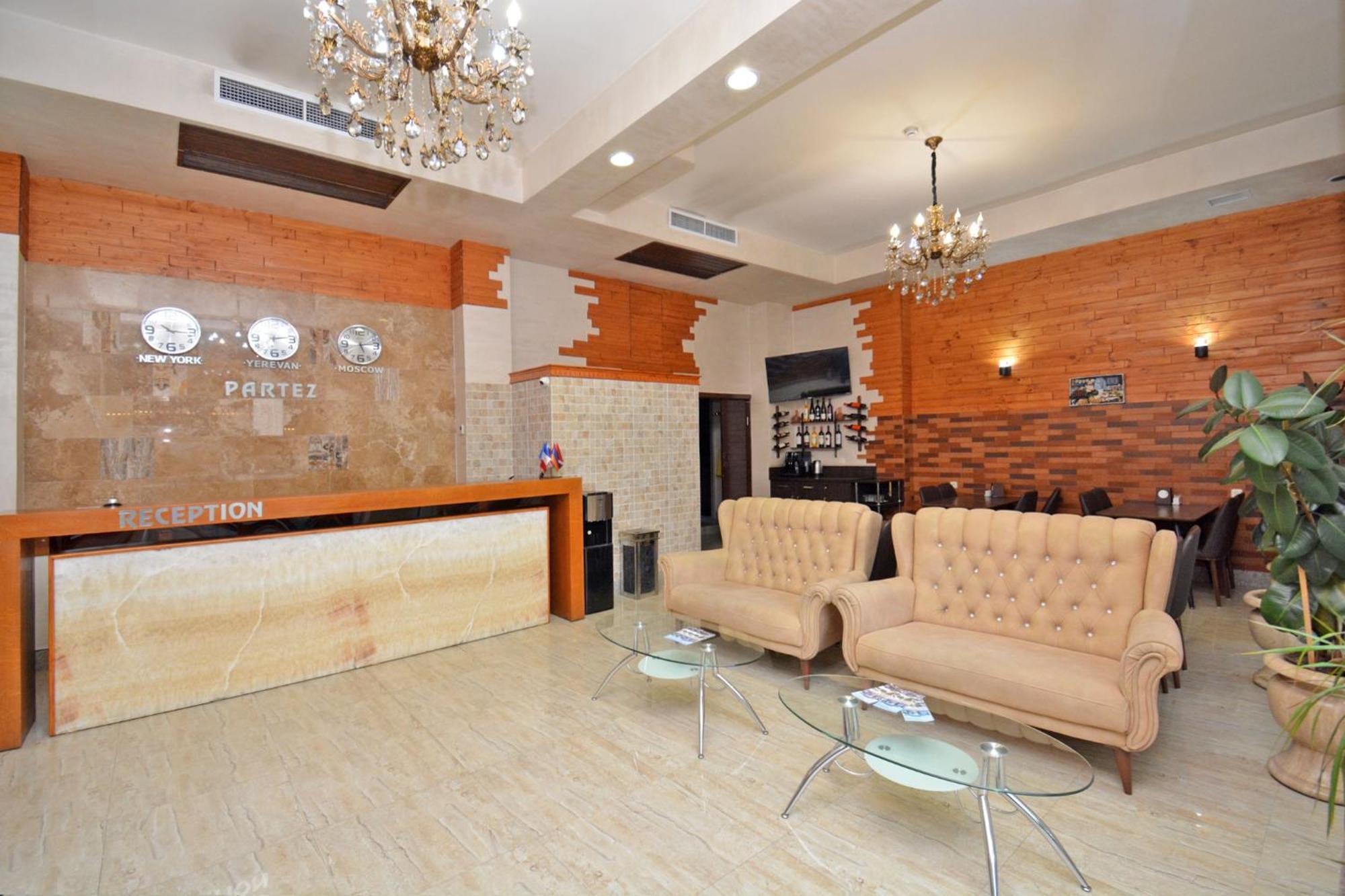 Partez Hotel Ереван Екстериор снимка