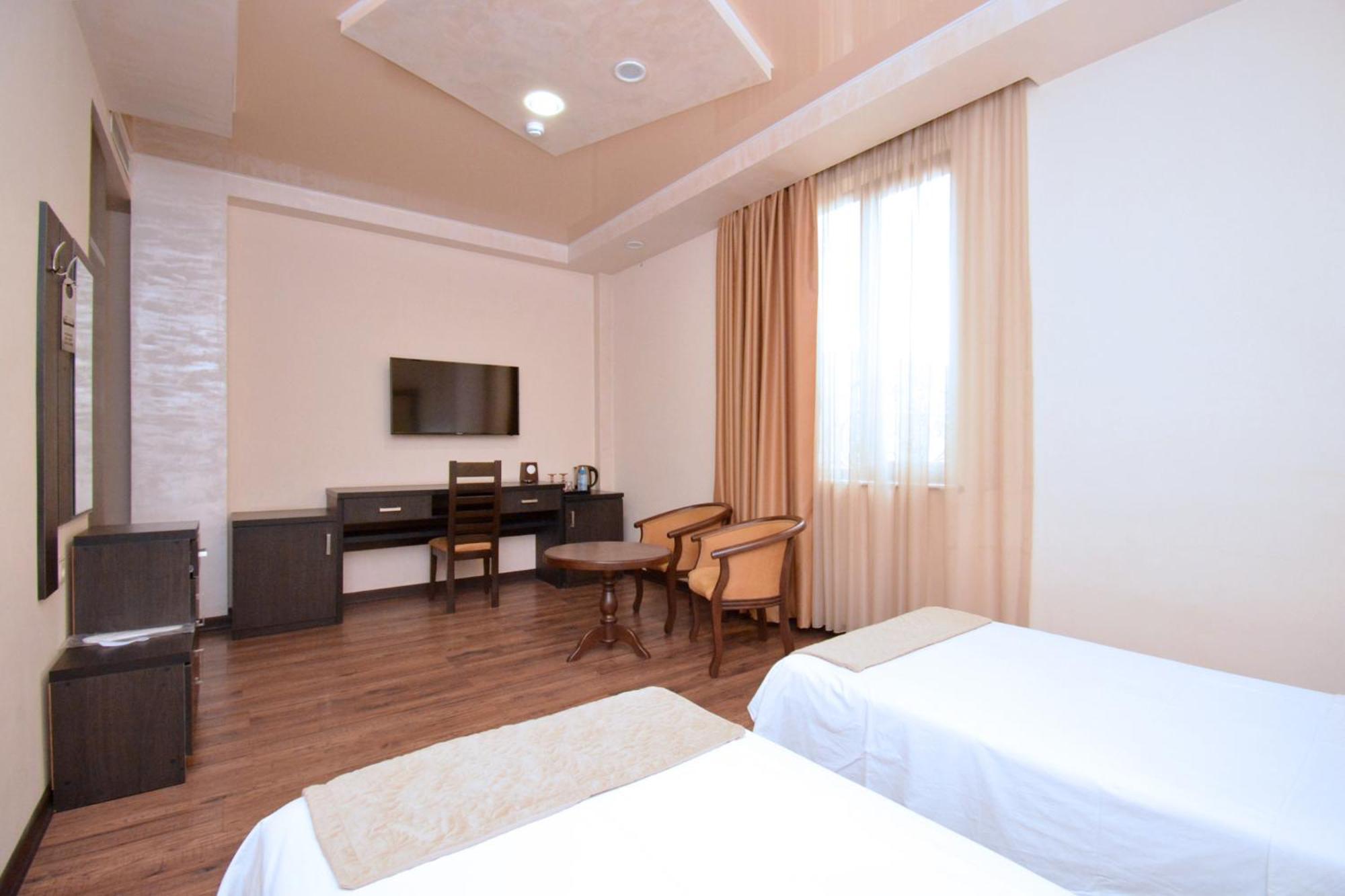 Partez Hotel Ереван Екстериор снимка