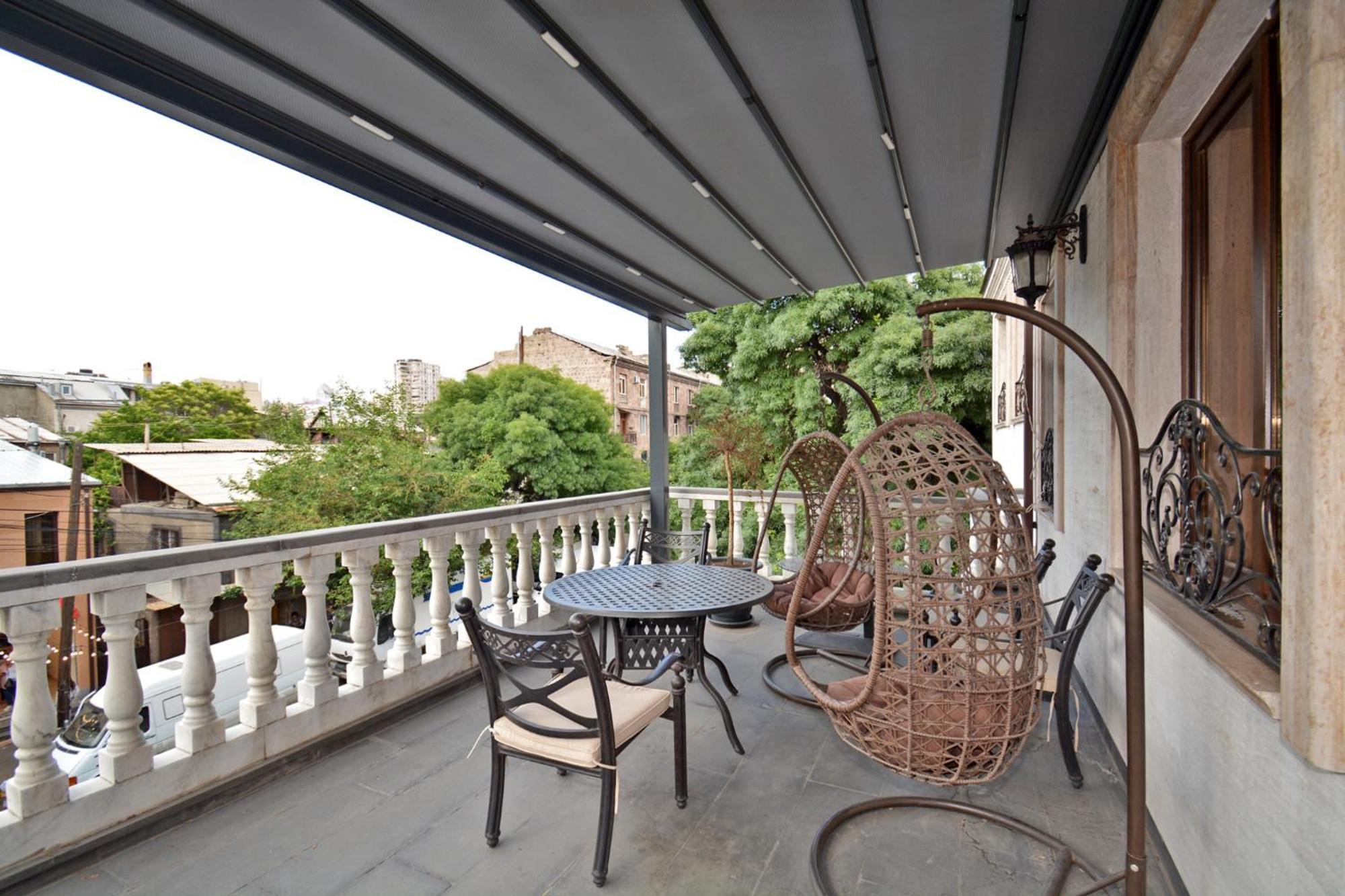 Partez Hotel Ереван Екстериор снимка