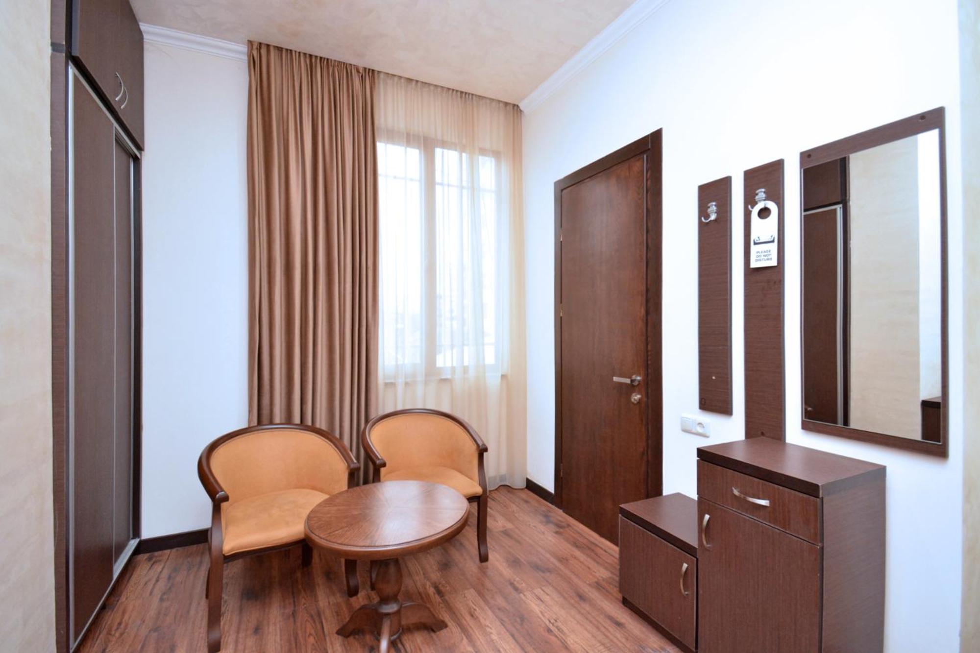 Partez Hotel Ереван Екстериор снимка