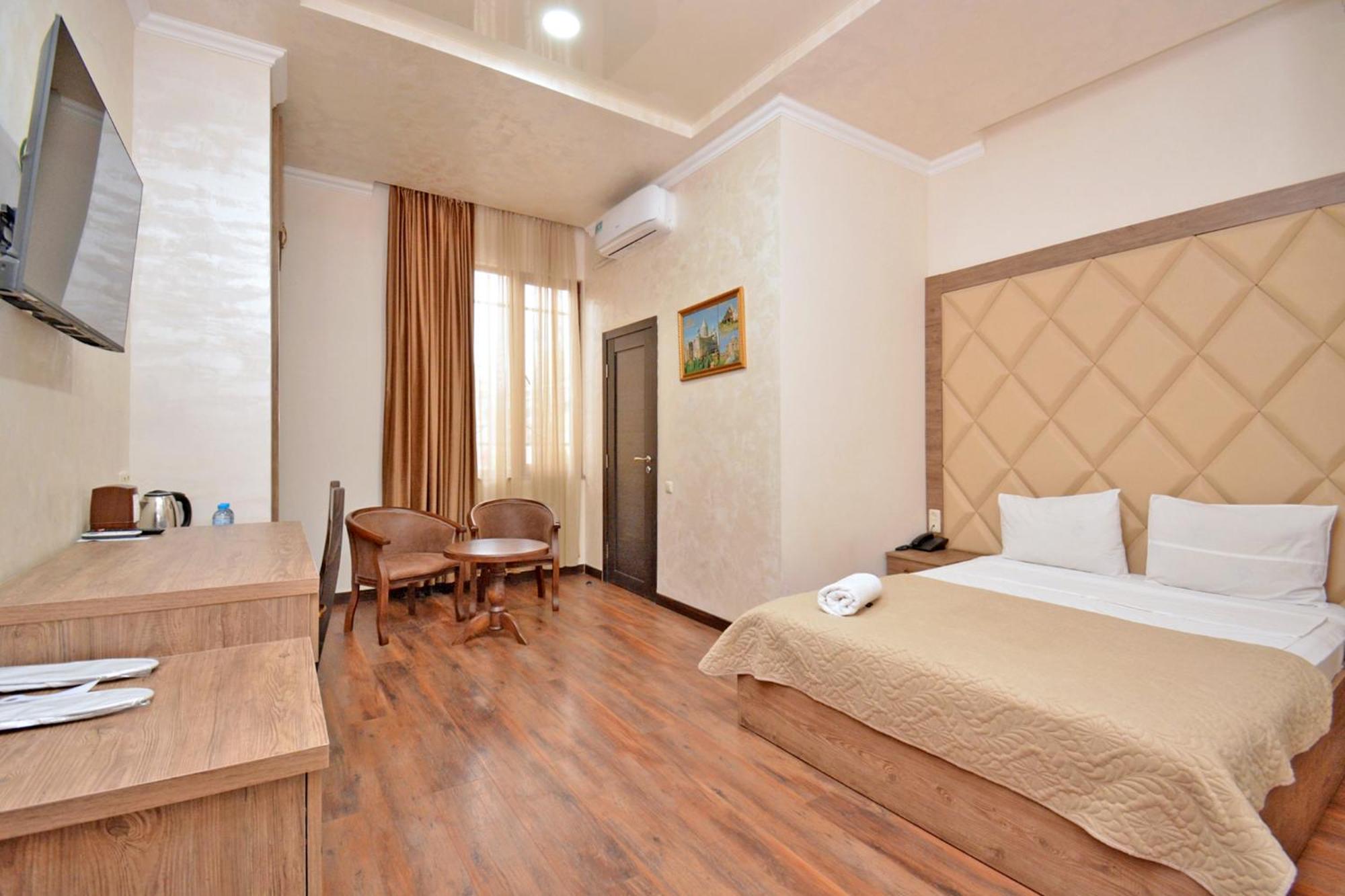 Partez Hotel Ереван Екстериор снимка