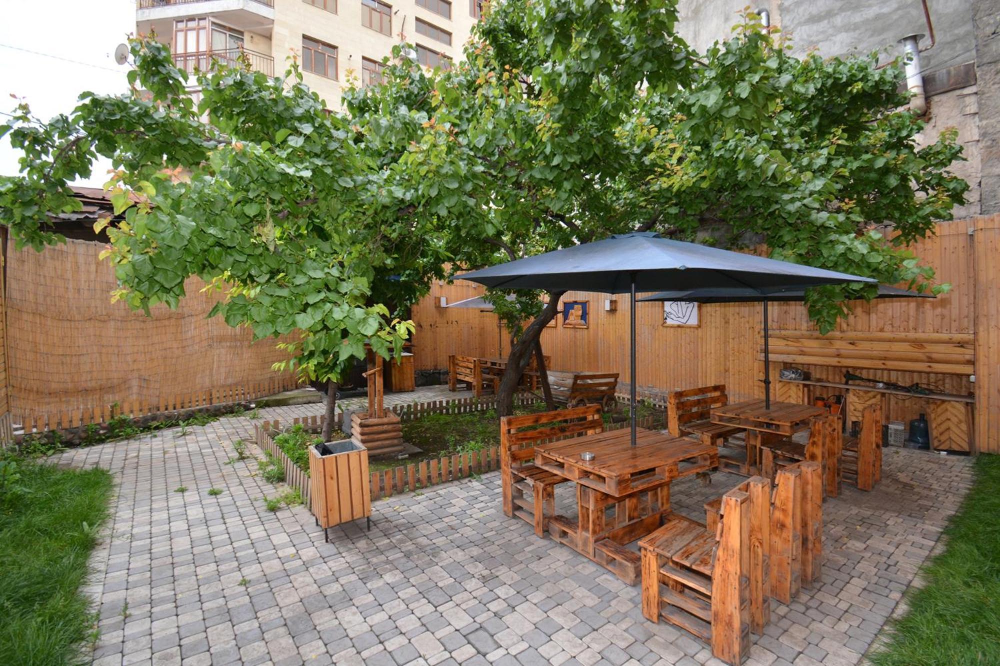 Partez Hotel Ереван Екстериор снимка