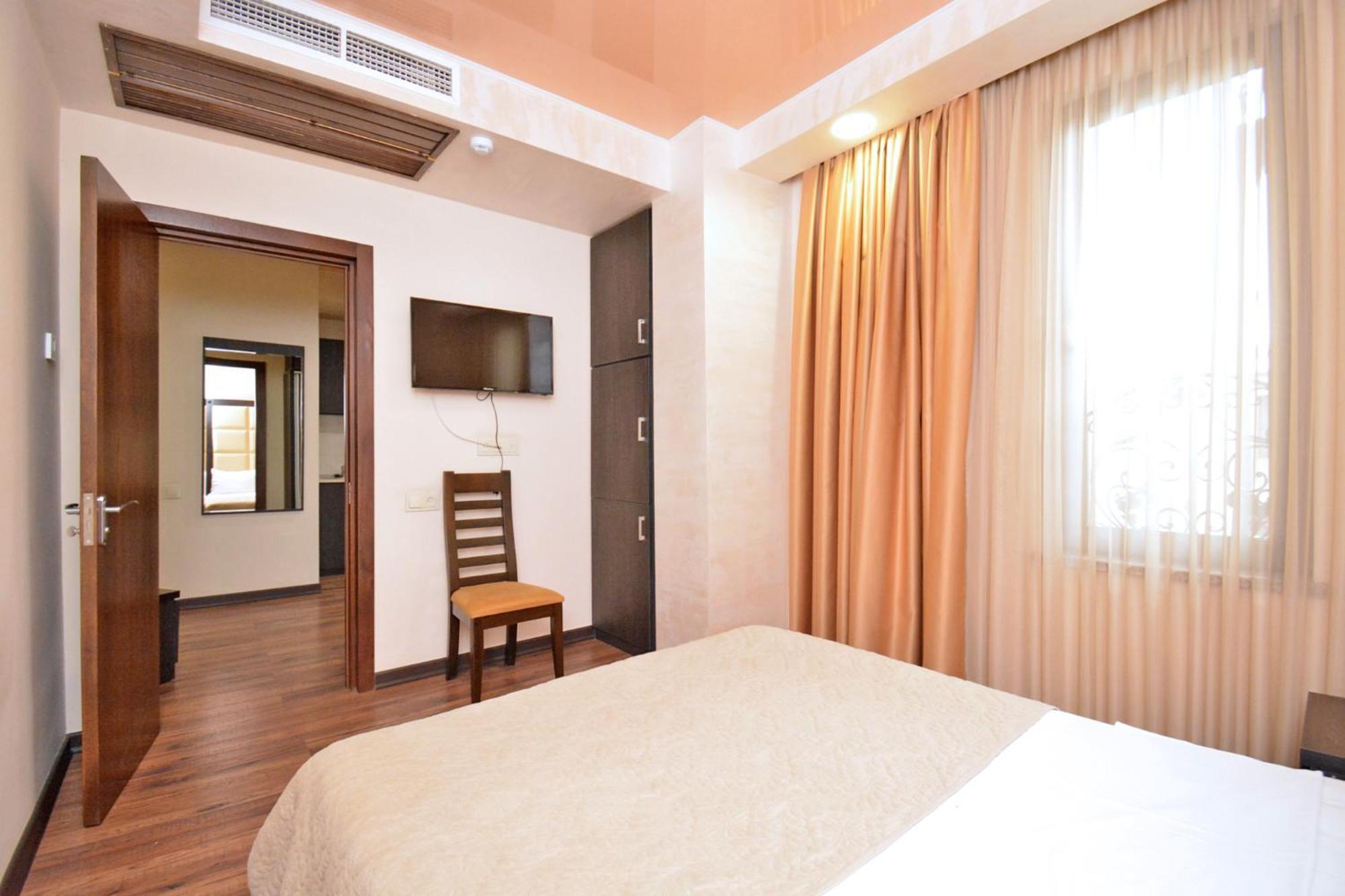 Partez Hotel Ереван Екстериор снимка